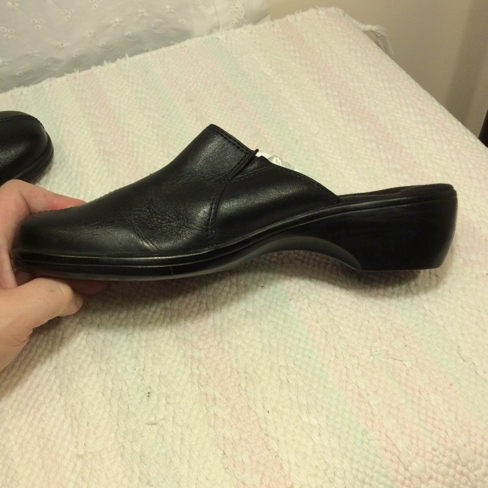 Women’s New Black Clark’s Leather Upper Clogs - Picture 6 of 8